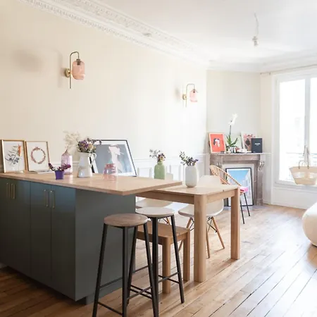 Apartment Very Bright Love Nest Near Montmartre Paris