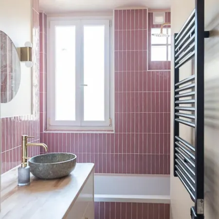 Very Bright Love Nest Near Montmartre *