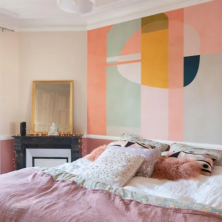 Very Bright Love Nest Near Montmartre