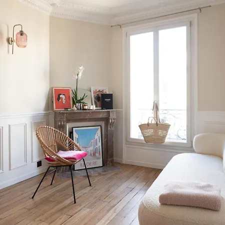 Apartment Very Bright Love Nest Near Montmartre
